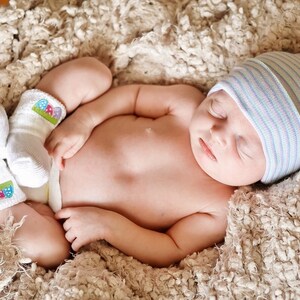 Newborn Baby&#39;s First Easter Hat and Sock Set (Baby Girl, Baby Boy, Newborn Hospital Hat, Baby Hospital Hat, Newborn Socks, Newborn Easter)