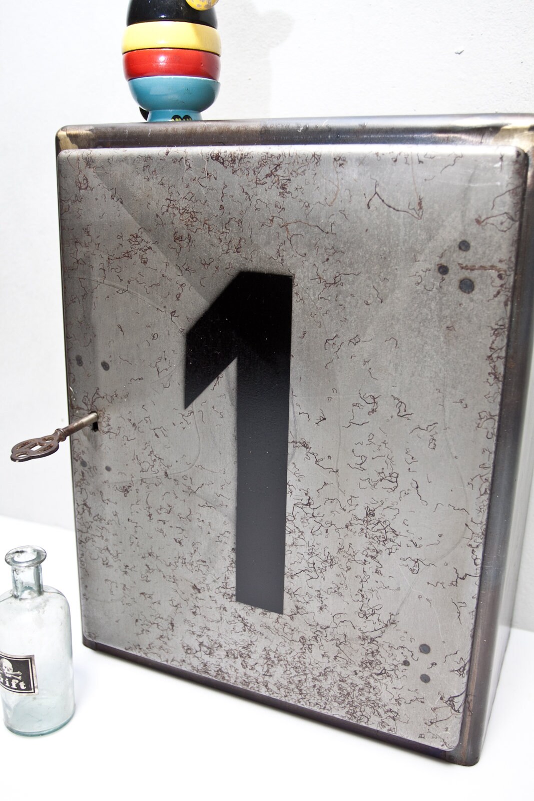 Hängeschrank Industrial Design - The Ikea Table Tops