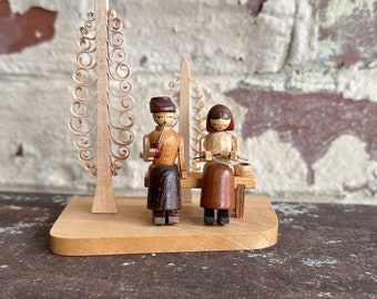 Wooden figure figure Erzgebirge pensioner couple Klöppeln Dregeno candlestick Spanbaum celebration Ohm group