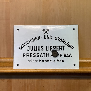 Panneau d&#39;information enseigne émaillée noir et blanc machines et construction métallique Julius Lippert Karlstadt a. Principal