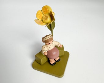 Wooden figure figure Erzgebirge flower child flower girl company KWO gift 50s folk art GDR