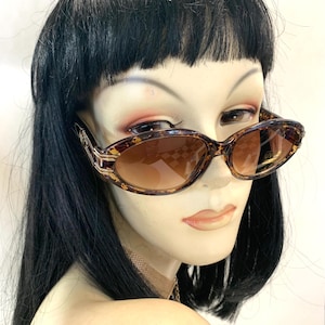 Y2K Red Tortoise Shell Black Gold Sunglasses Cat Eye Retro Preppy Old Money 2000 $_12.JPG?set_id=880000500F main image 4