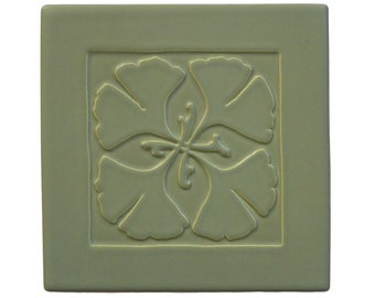 Arts & Crafts Ginkgo tile - matte green