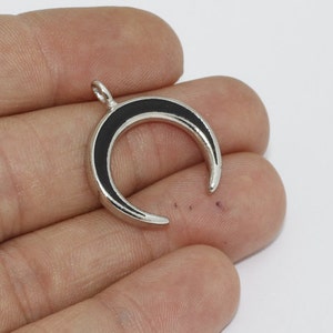 23x27mm Rhodium Horn Charms, Horn Anhänger, Mond Anhänger, Boho Charm, Tribal Charms, Black Horn Charm, Versilberte Fundstücke, ZM, HRN45