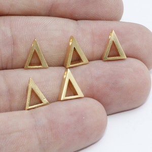 7x9mm vergoldete 24 k Matt Gold Delta Brief, Delta Brief, griechischen Buchstaben Delta Schmuck, griechische Alphabet, Delta-Charme, Buchstaben, GG, BRT585