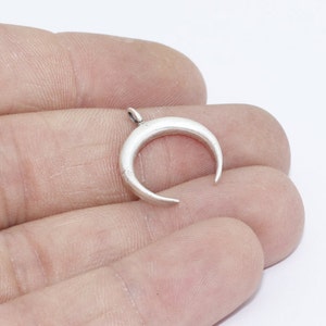 10 Stück 13x15mm Antike SilberhornCharme, Horn Pendant, Mondpendant, Halbmond Charm, Horn Halskette, Silberplatten Findungen, VH, KSM84