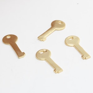 3 Pcs 9x21mm 24k Matt Gold Key Charms, Key Pendant, Gold Key Charm, Necklace Key Charm, Heart Key Charm, Gold Plated Findings, BRT276