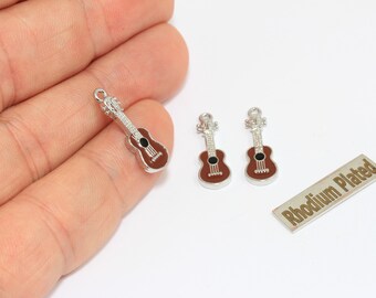 7 x 20 mm ロジウムメッキギターペンダント、赤いエナメルギター、ミュージックチャーム、ZRCN912