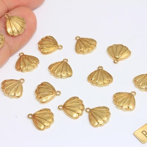 11 mm snäckskalberlock i råmässing, minisnäckskalberlock, snäckhalsband, strandsmycken, snäckskalhänge, mässingsfynd, XP396