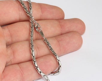 ロジウムメッキの蛇モチーフネックレス、真鍮製チェーン（長さ17インチ、幅3mm）、CHK553