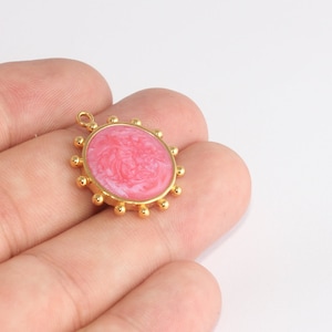 Pendentif soleil 22 mm en plaqué or brillant 24 carats, collier soleil, pendentif médaillon soleil, breloques soleil en émail rose brillant, apprêts plaqué or, EMP, MLS622