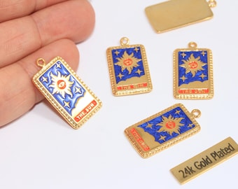 Dijes de cartas del Tarot de oro brillante de 24 k (15 x 26 mm), dije de carta del Tarot del Sol, medallón cuadrado de esmalte azul, joyería mística, accesorios chapados en oro, CMR5