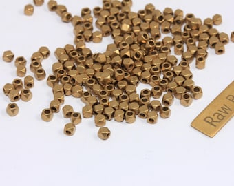 2,5mm Raw Brass Spacer Cube Beads, Bracelet Charms, Spacer Findings, Faceted Diamond Cube Beads, Macrame Beads, Raw Brass Findings, LA21
