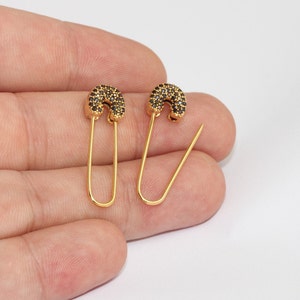 10x32mm 24k glanzende gouden veiligheidsspeld oorbellen, CZ Micro Pave Pin Oorbellen, Statement Oorbellen, Safety Pin Pull Through Drop Oorbellen, MLS571