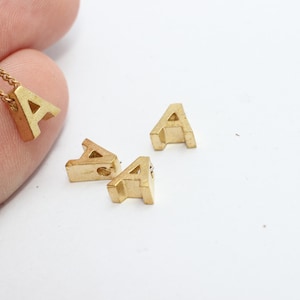 6x7mm Crudo Latón Carta Encantos, Carta Abalorios, Brass Encantos Iniciales, Carta A, Encantos de Latón, Mini Colgante Encantos, SLDS , HRF43