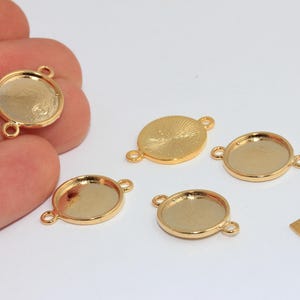 Cabochoninfattningar i 24k glänsande guld, berlocker med två öglor och förbindelse, AG80