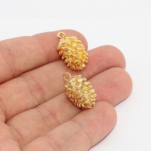 12x22mm 24k Shiny Gold Pinecone Pendant, Pinecone Halskette, Conifer Cone Charms, Dainty Charms, Armband Charms, Gold Plated Charms, MTE839