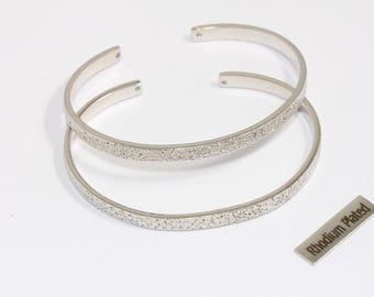 Bracciale rigido placcato rodio da 4,7 mm, bracciale rigido aperto martellato, bracciale rigido impilabile, bracciale sabbiato, componenti placcati argento, XP278