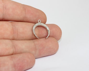 Pingente de chifre banhado a ródio de 18 x 21 mm, pingente de meia-lua em formato de meia-lua, chifre em formato de micro pavê, pingentes de zircônia cúbica, colar de meia-lua, MLS475