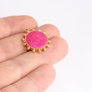 Pendentif soleil en or brillant 22mm 24k, collier solaire, pendentif médaillon soleil rose, charmes solaires en émail, trouvailles plaquées or, EMP, SLM161