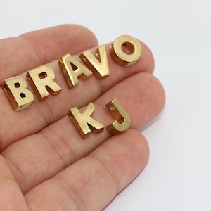 Letras de latão bruto de 8 x 10 mm, pingentes de letras, contas de letras, pingentes iniciais, pingentes de colar de latão, pingentes de contas do alfabeto, LLB, HRF37