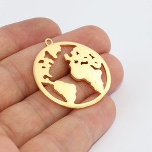 34mm 24k Matt Gold World Map Pendant, Globe Pendant, Earth Pendant, World Map Charm, Travel Pendant, Gold Plated Charms, Medallion, MTE585