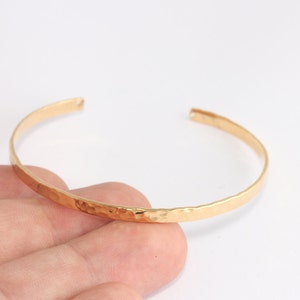 60mm 24k Glänzendes Gold Band Armband, Gehämmertes Armband, offene Armspange, Gold Stapelarmband, Armband Armreif, Vergoldete Armbänder, CHK726-1
