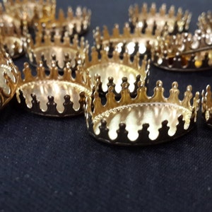 18x25mm latón crudo cabujón ajustes redondos, Vintage encaje borde cabochon marco, base para hacer colgantes de resina, hallazgos de latón crudo, NED35
