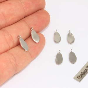 6 x 12 mm Breloques pendantes plaquées rhodium, Breloques de bracelet, Breloques de forme irrégulière, Pendentif larme, Apprêts plaqués argent, CHK117-8