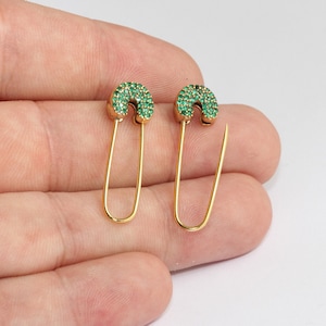 10x32mm 24k glanzende gouden veiligheidsspeld oorbellen, CZ Micro Pave Pin oorbellen, Statement oorbellen, safety pin pull through drop oorbellen, MLS508