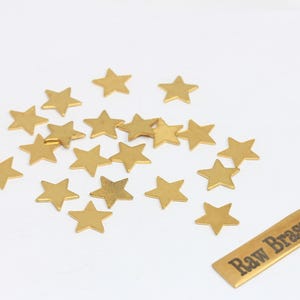 Dijes de estrella de latón en bruto - Pequeñas estrellas de metal para la fabricación de joyas, manualidades, adornos, FNL33