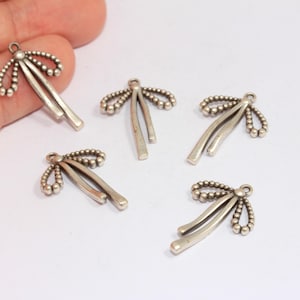 Antique Silver Bow Charms, Bracelet/Pendant Findings (18x26mm), XP446