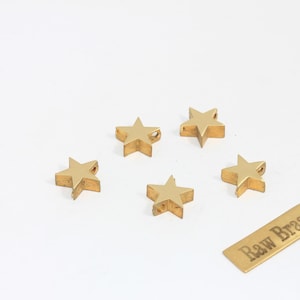 8 x 10 mm Messing Stern Charms, Stern Charms, zierliche Anhänger, kleiner Messing Stern, Stern Perlen, Rohmessing Zubehör, Stern Charm, SD, KA68