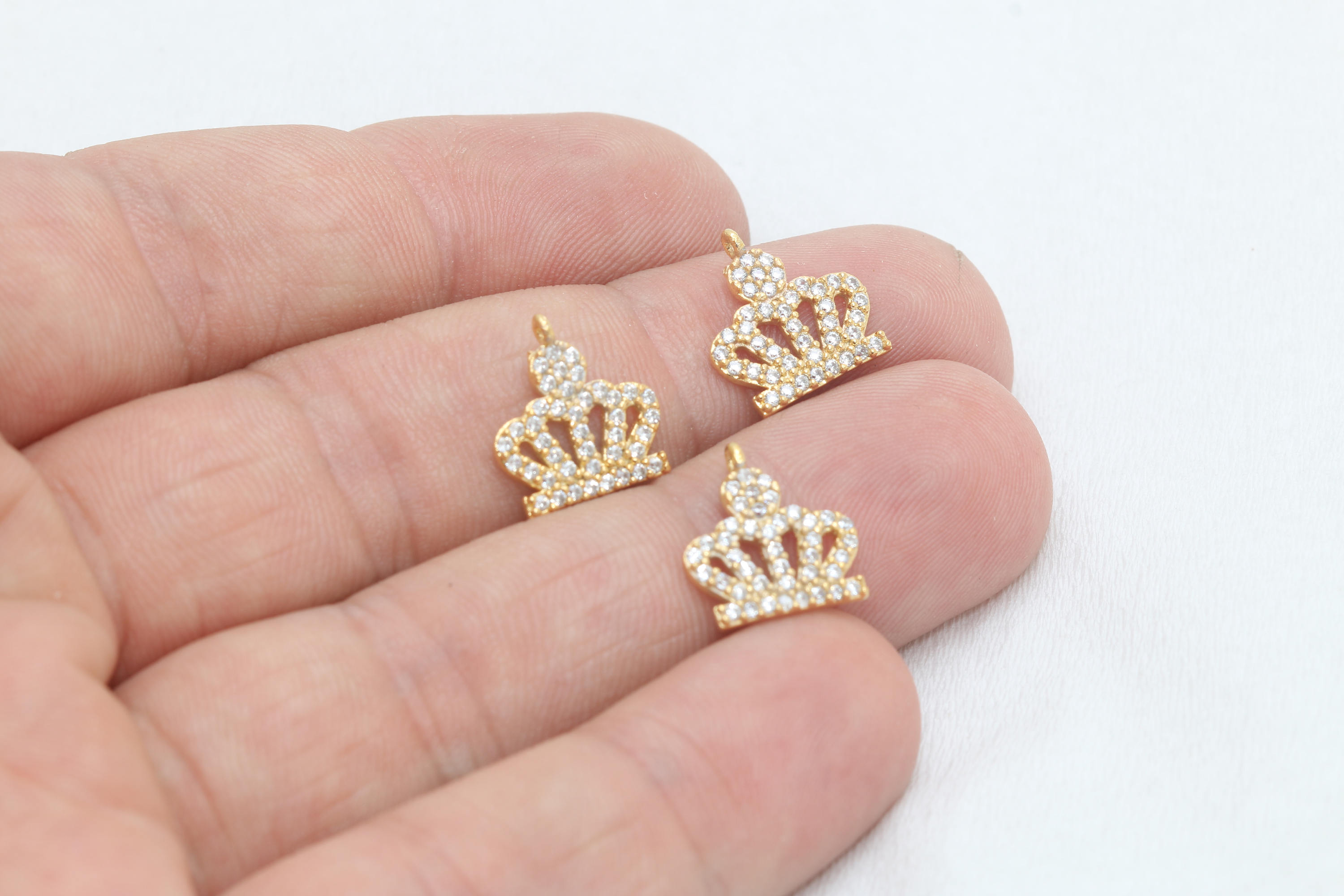 Beadthoven - 16 perline in ottone con zirconia cubica a 8 corone, a forma di corona piatta e rotonda, perline allentate placcate dorate, per gioielli e artigianato, Metallo