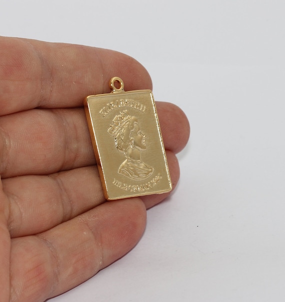 23x33mm 24k Shiny Gold Elizabeth 