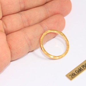 Anel fechado em ouro brilhante 24k de 25 mm, conector redondo em ouro, anéis fechados martelados, pingentes de anel, detalhes banhados a ouro, BRT358