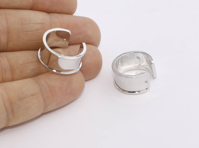 Rodiumpläterad ringinfattning, Bredd 10 mm, Kanalringinfattningar, Statementring, Breda ringar, Ringbas, Försilvrade detaljer, MTE267 bild 1