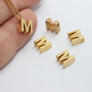 5 unids 6x7mm crudo latón carta encantos, cuentas de la carta, encantos iniciales de latón, letra M, encantos de latón, mini colgantes encantos, SLDS , HRF43