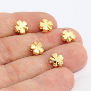8mm 24k Shiny Gold Clover Beads, Daisy Beads, Flower Charms, Bracelet Connector, Dainty Charms, Beads, Gold Plated Findings, MTE645