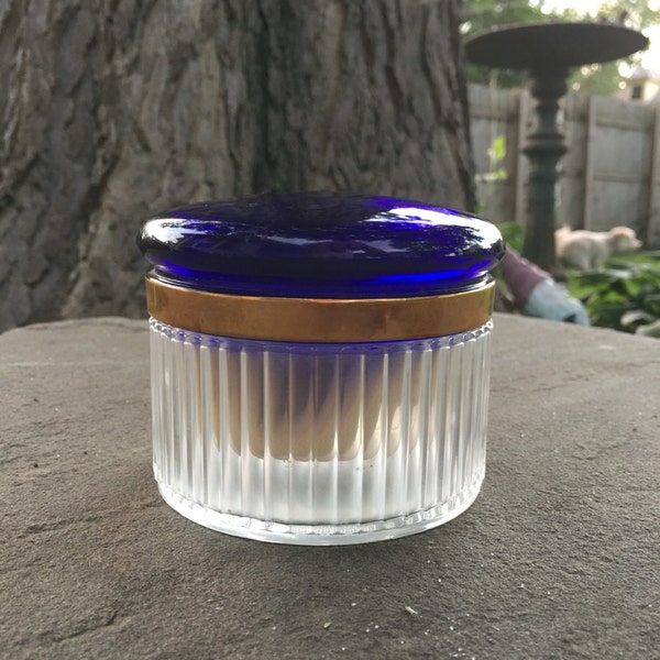 Victoria perfumed dust powder jar