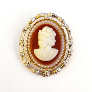 Vintage Cameo Shell Pink Faux Pearl Gold Trim Victorian Statement Jewelry Accessory Pendant Brooch Pin