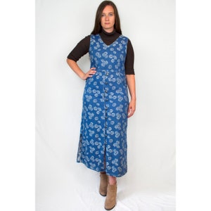 Vintage Denim Maxi Dress Blue Jean Pockets Tie Waist Bow Floral Embroidered Sleeveless V-Neck High Waist Fitted Slit Retro 1990s Women&#39;s M/L