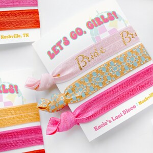 LET&#39;S GO MÄDCHEN | Disco Bachelorette Gastgeschenke, Retro 70er Jahre Junggesellinnenabschied, letzte Disco Haargummis Gastgeschenke, Kater Kit Haargummis