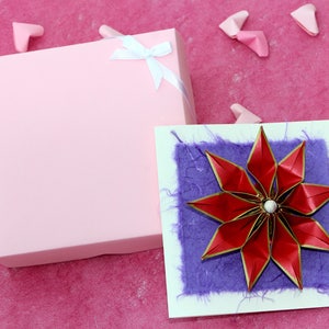 Origami Karte mit 3D Papierblume - Geschenk für Ihn/ Sie, lila Maulbeer und rotes Perlmuttpapier, Geburtstag oder Hochzeitstag
