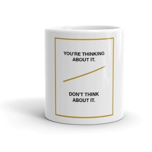 Caneca LPOTL, 'Você está pensando nisso, não pense nisso' - Último podcast à esquerda, citação de saúde mental de Marcus Parks, caneca de café ou chá