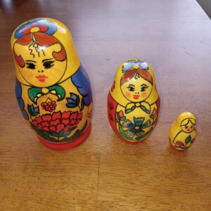 Vintage Russian Wooden Hand Painted Nesting Egg Dolls 3