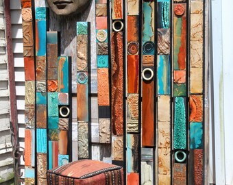 Abstrato mídia mista colagens rústicas mesa sudoeste mexicano cerâmica espanhola mercado latino pêssegos terracota turquesa relevos de madeira vitrificada