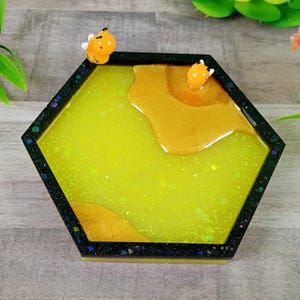Honey Bee Resin Trinket Tray | Friendship Gift | Home Decor | Kawaii Aesthetic | Jewelry Storage | Bee Decor | Office Decor | Bumble Bee
