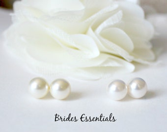Simple Stud Earring, Bridesmaid Pearl Earrings, Ivory White Pearl, Classic Earring Bridesmaid Gift, flower Girl Earring, Bridesmaid Earrings