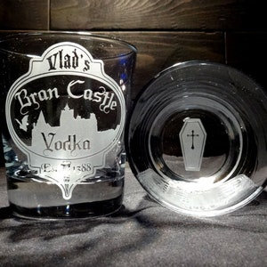 Halloween Rocks Glasses Vlad Tepes Bran Castle Vampire Vodka Coffin Unique Etched Whiskey Glass Macabre Gag Barware Drinkware